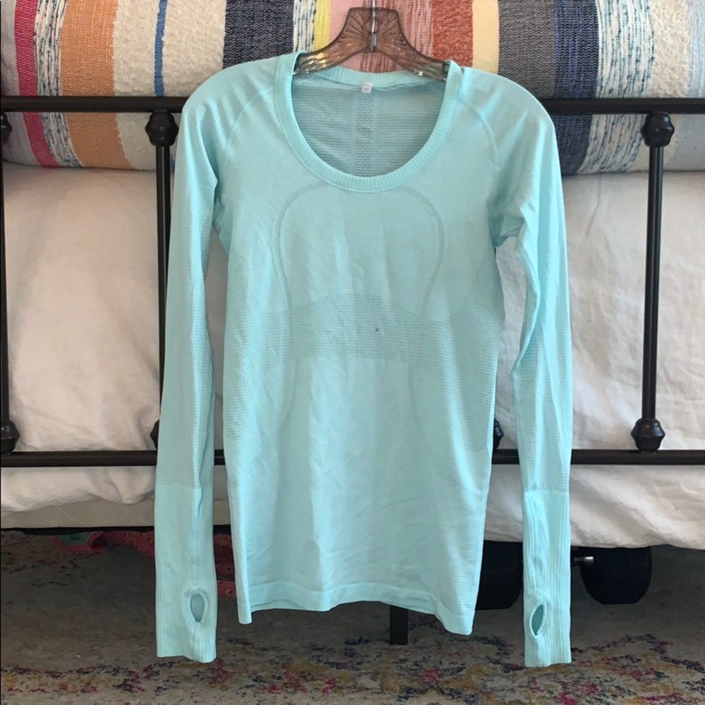 Luluelemon athletica swiftly tech top